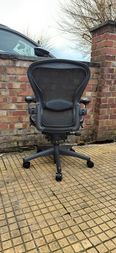 Herman miller aeron chair - miller,